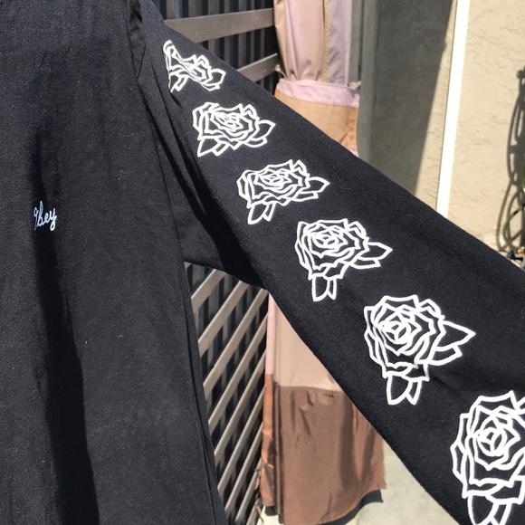 men’s OBEY black long sleeve t-shirt w/roses - Picture 3 of 5